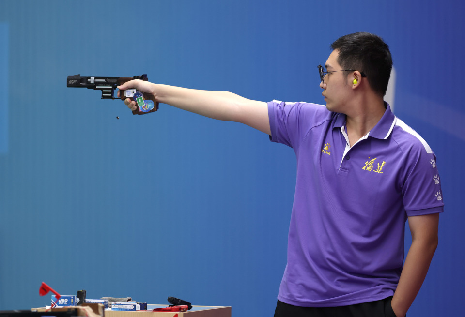 和教练在颁, src, 选手苏连博 和教练在颁, src, 选手苏连博