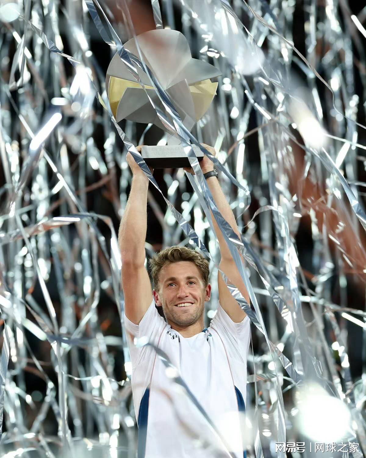 现则是极端, 被誉为新三