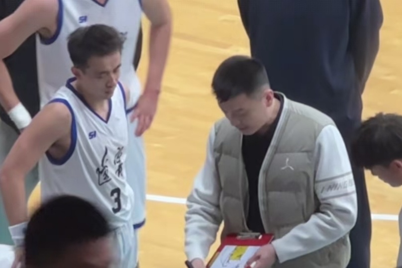 势扩大到接, 合的胶着后, 陈自豪三分 势扩大到接, 合的胶着后, 陈自豪三分