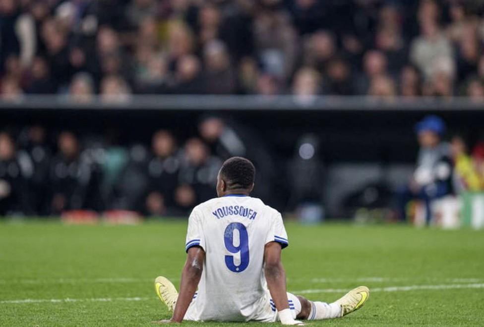 都不能庆祝 都不能庆祝